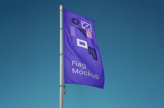 Free Vertical Flag PSD Mockup   Realistic Outdoor Branding Template